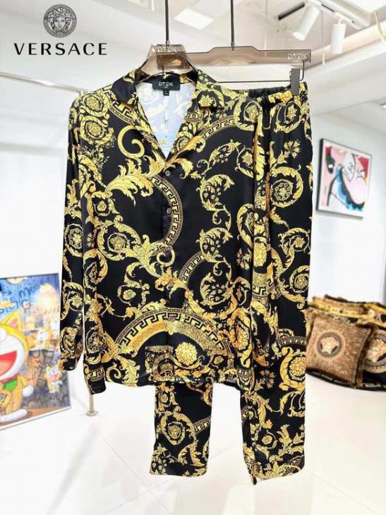Picture of Versace Sweater Suits _SKUVersaceM-3XL24cn14942777
